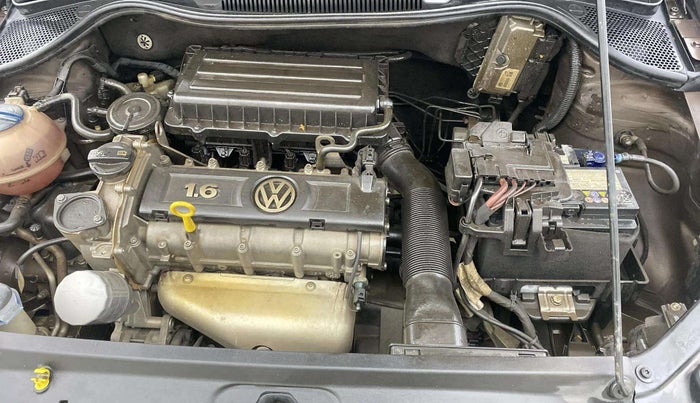 2015 Volkswagen Vento HIGHLINE 1.6 MPI, Petrol, Manual, 56,275 km, Engine View - Left