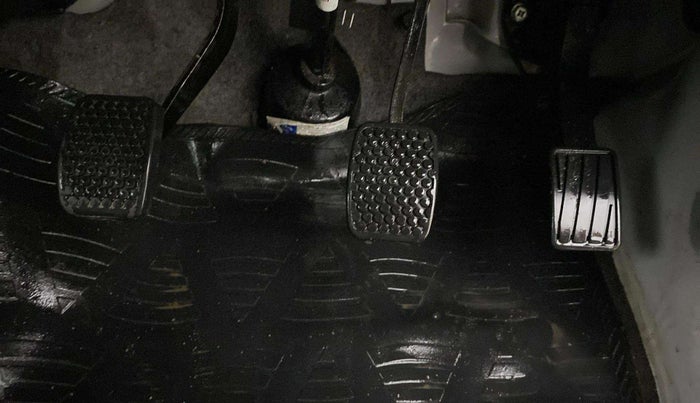 2023 Maruti Eeco 5 STR AC CNG, CNG, Manual, 23,377 km, Pedals