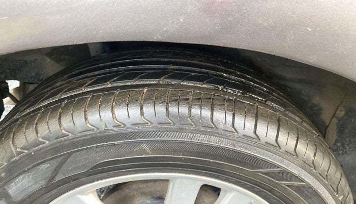 2012 Honda Brio V MT, Petrol, Manual, 85,598 km, Right Rear Tyre Tread