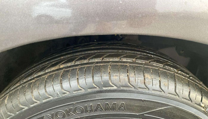 2012 Honda Brio V MT, Petrol, Manual, 85,598 km, Right Front Tyre Tread