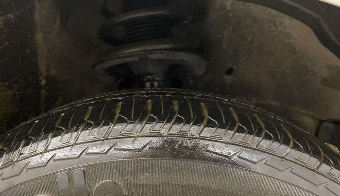 2013 Maruti Ritz VXI, Petrol, Manual, 54,077 km, Right Front Tyre Tread