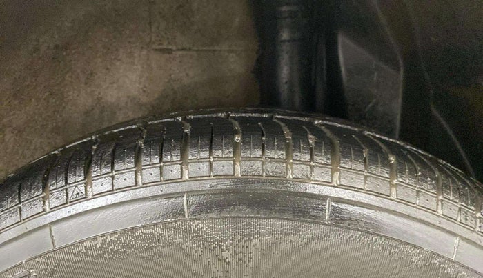 2013 Maruti Ritz VXI, Petrol, Manual, 54,077 km, Left Rear Tyre Tread