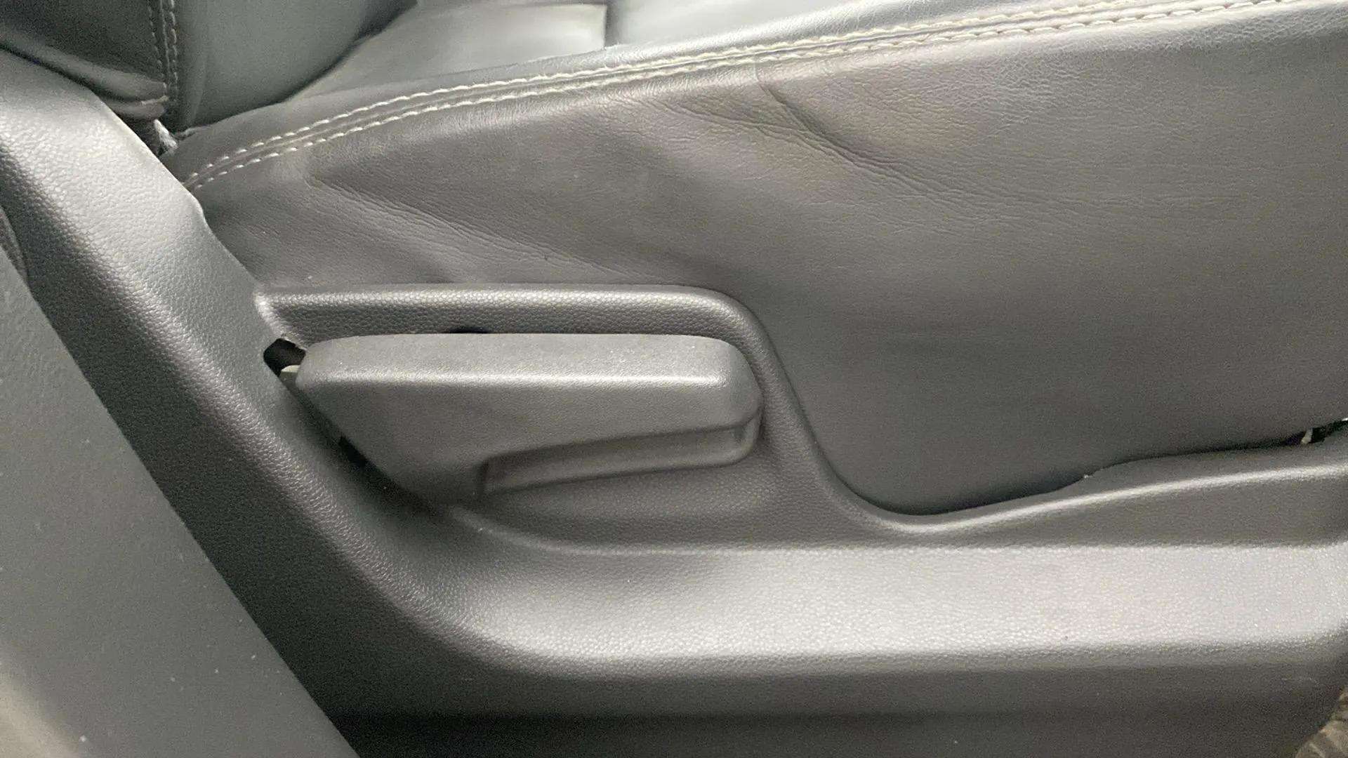 Driver-side-adjustment-panel-40