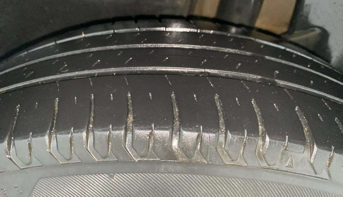 2020 Maruti Dzire VXI, Petrol, Manual, 84,669 km, Left Rear Tyre Tread