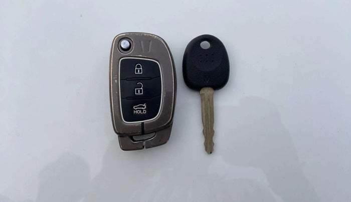 2021 Hyundai NEW I20 SPORTZ 1.2 MT, Petrol, Manual, 76,628 km, Key Close Up