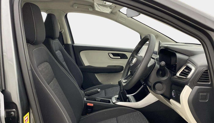 2024 Tata ALTROZ XZ CNG, CNG, Manual, 27,773 km, Right Side Front Door Cabin