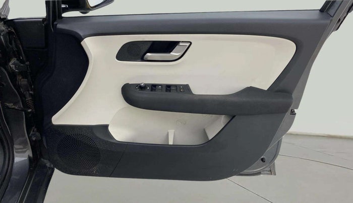 2024 Tata ALTROZ XZ CNG, CNG, Manual, 27,773 km, Driver Side Door Panels Control