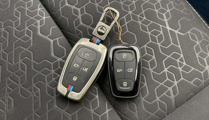 2024 Tata ALTROZ XZ CNG, CNG, Manual, 27,773 km, Key Close Up