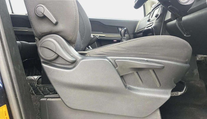 2018 Tata Hexa XM 4X2 7 STR, Diesel, Manual, 1,32,386 km, Driver Side Adjustment Panel