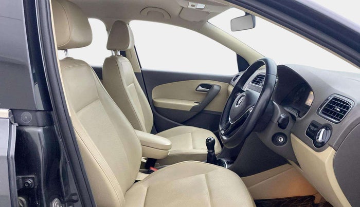 2015 Volkswagen Vento HIGHLINE 1.6 MPI, Petrol, Manual, 56,240 km, Right Side Front Door Cabin