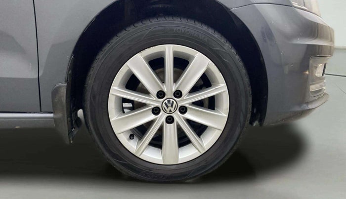 2015 Volkswagen Vento HIGHLINE 1.6 MPI, Petrol, Manual, 56,240 km, Right Front Wheel