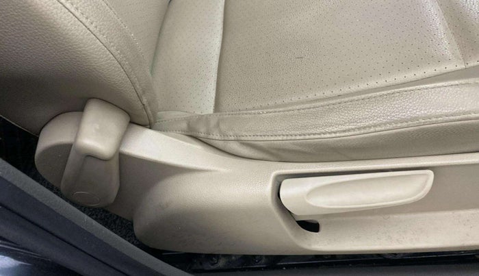 2015 Volkswagen Vento HIGHLINE 1.6 MPI, Petrol, Manual, 56,240 km, Driver Side Adjustment Panel
