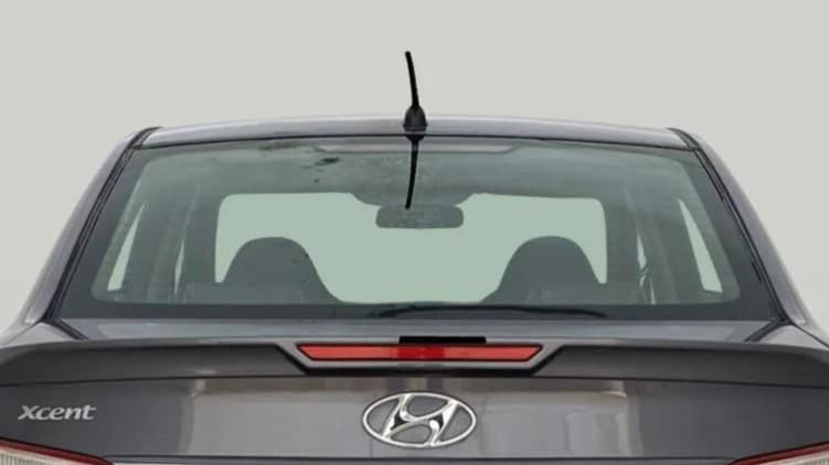 2019 Hyundai Xcent S 1.2, CNG, Manual, 1,20,941 km, Rear Windshield