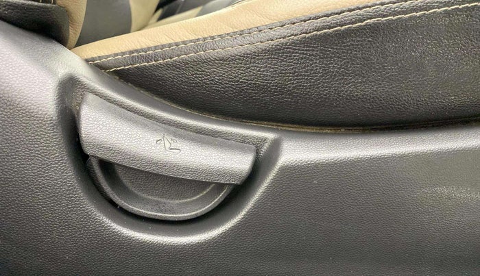 2019 Hyundai Xcent S 1.2, CNG, Manual, 1,20,941 km, Driver Side Adjustment Panel