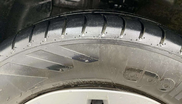 2019 Hyundai Xcent S 1.2, CNG, Manual, 1,20,941 km, Left Front Tyre Tread