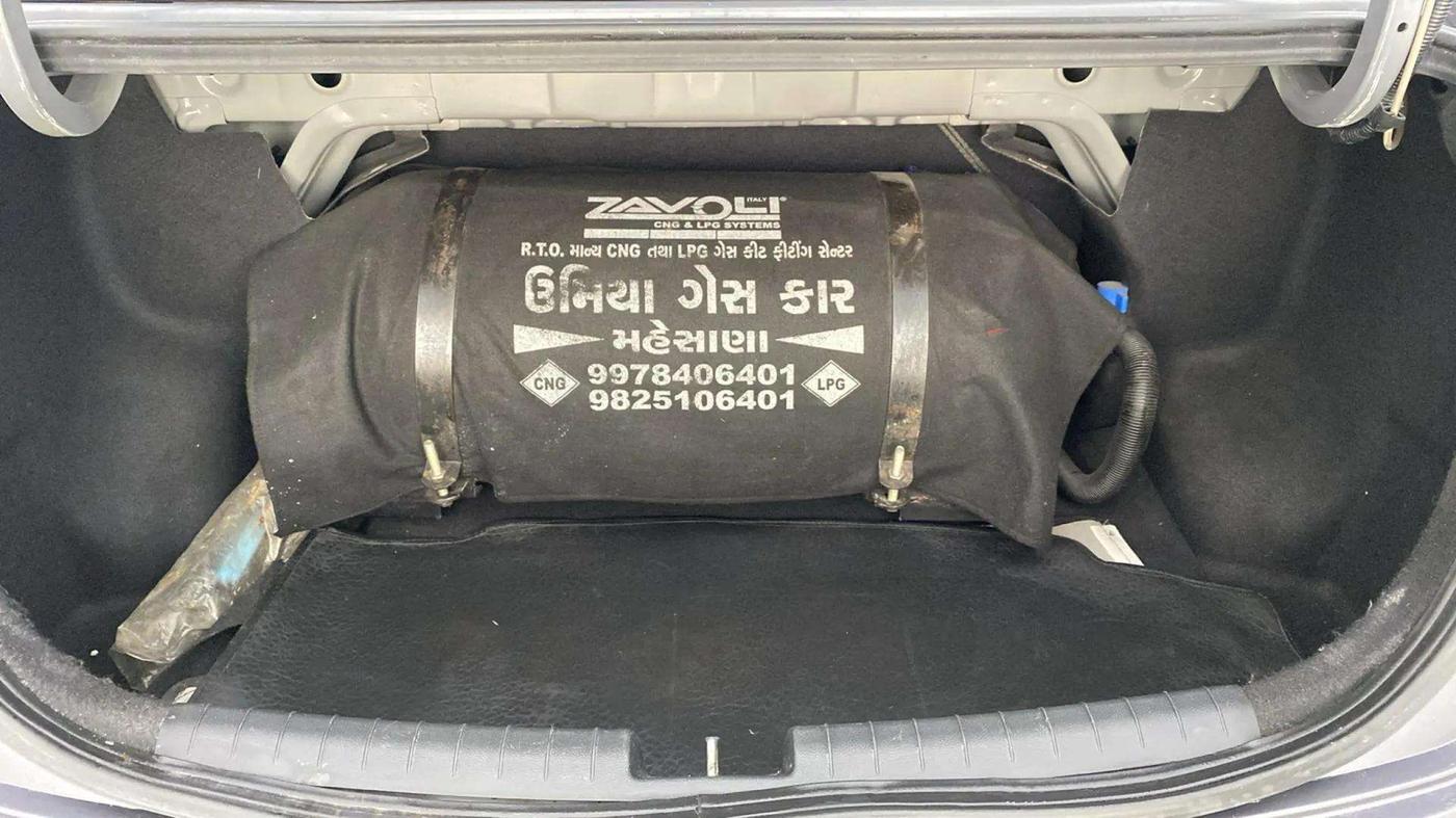 2019 Hyundai Xcent S 1.2, CNG, Manual, 1,20,941 km, Boot Open Zoomed View