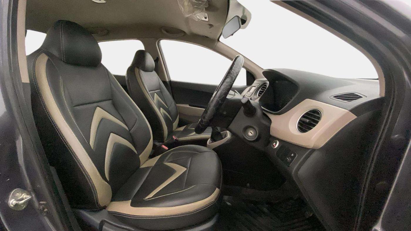 2019 Hyundai Xcent S 1.2, CNG, Manual, 1,20,941 km, Right Side Front Door Cabin