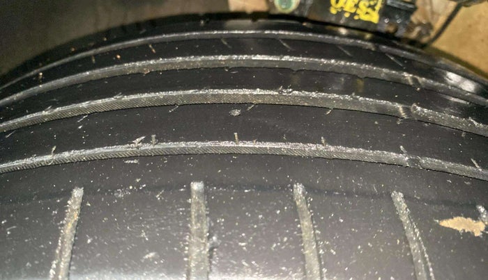 2017 Volkswagen Polo HIGHLINE1.2L, Petrol, Manual, 64,943 km, Left Front Tyre Tread