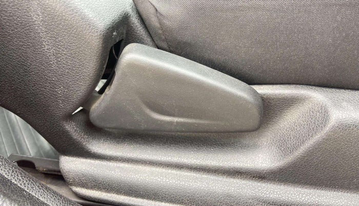 2022 Renault Kwid RXT 1.0 AMT, Petrol, Automatic, 18,019 km, Driver Side Adjustment Panel