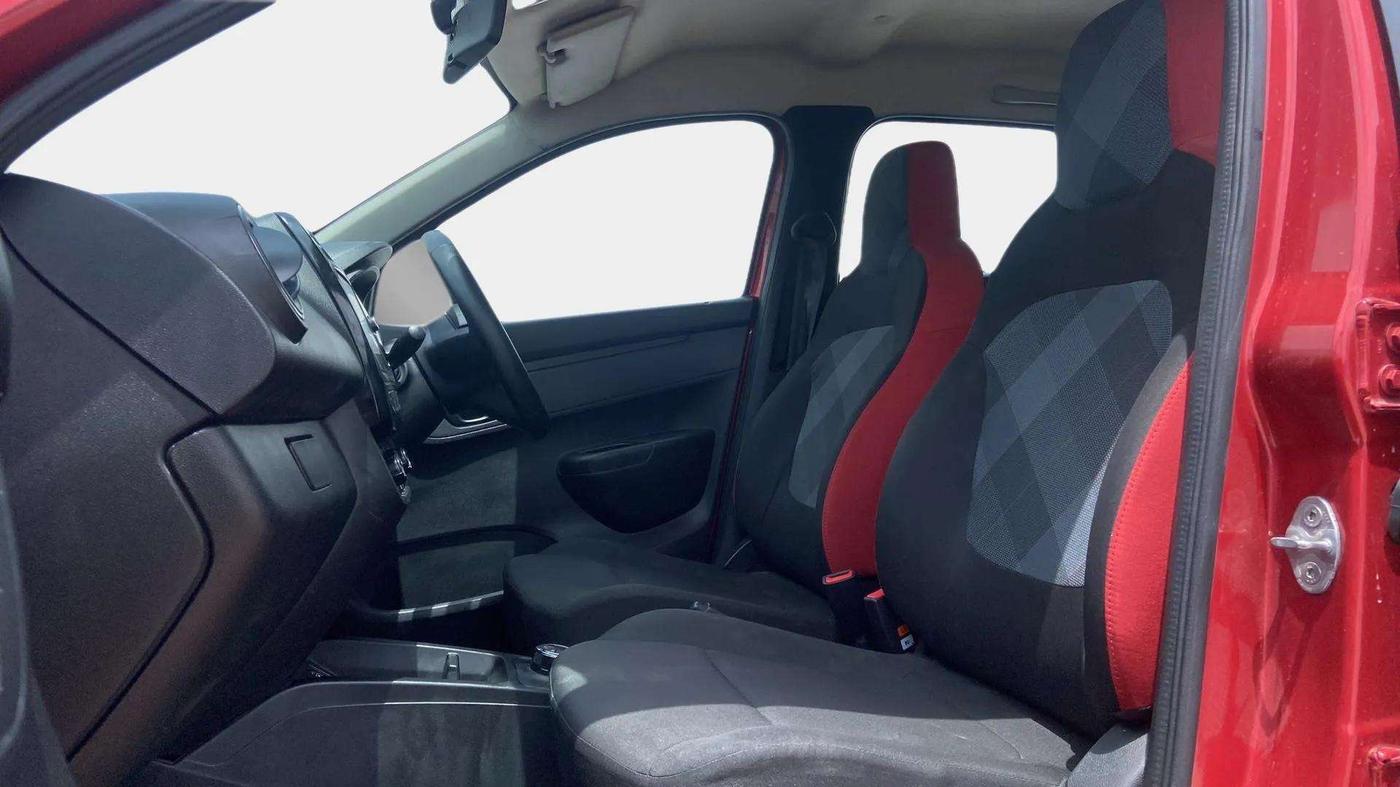 2022 Renault Kwid RXT 1.0 AMT, Petrol, Automatic, 18,128 km, Right Side Front Door Cabin