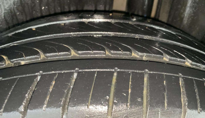 2019 Maruti Ciaz DELTA 1.5 SHVS MT PETROL, Petrol, Manual, 24,650 km, Right Front Tyre Tread