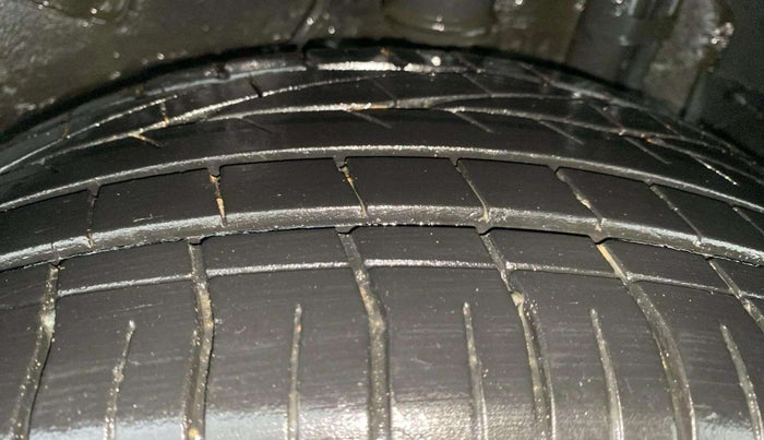 2019 Maruti Ciaz DELTA 1.5 SHVS MT PETROL, Petrol, Manual, 24,650 km, Right Rear Tyre Tread