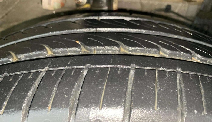 2019 Maruti Ciaz DELTA 1.5 SHVS MT PETROL, Petrol, Manual, 24,650 km, Left Front Tyre Tread