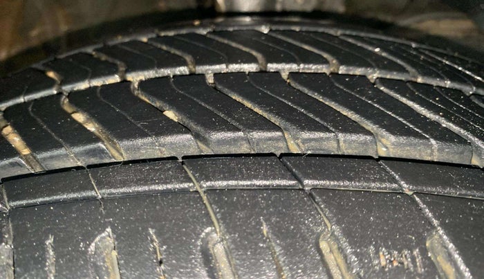 2018 Maruti Swift ZXI PLUS, Petrol, Manual, 58,836 km, Right Front Tyre Tread