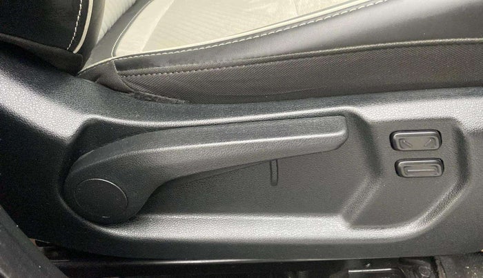 2023 Hyundai VENUE SX (O) 1.0 TURBO DCT, Petrol, Automatic, 13,123 km, Driver Side Adjustment Panel