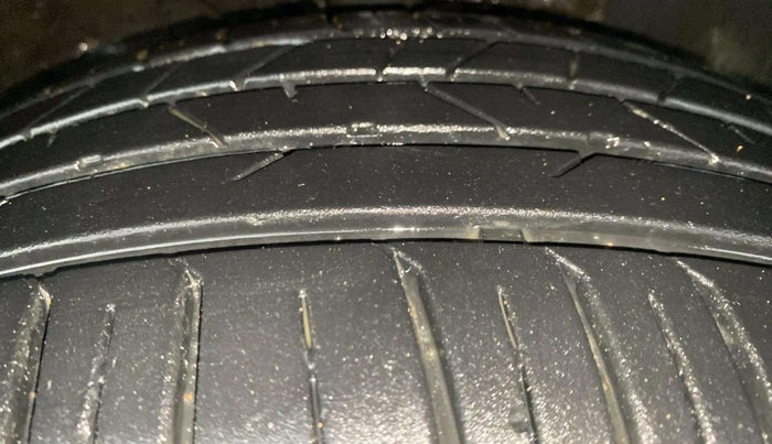 2023 Hyundai VENUE SX (O) 1.0 TURBO DCT, Petrol, Automatic, 13,123 km, Right Front Tyre Tread