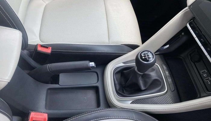 2022 MG ASTOR SHARP 1.5 MT, Petrol, Manual, 11,707 km, Gear Lever