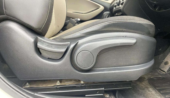 2019 Hyundai Elite i20 SPORTZ PLUS  1.2 CVT, Petrol, Automatic, 35,835 km, Driver Side Adjustment Panel