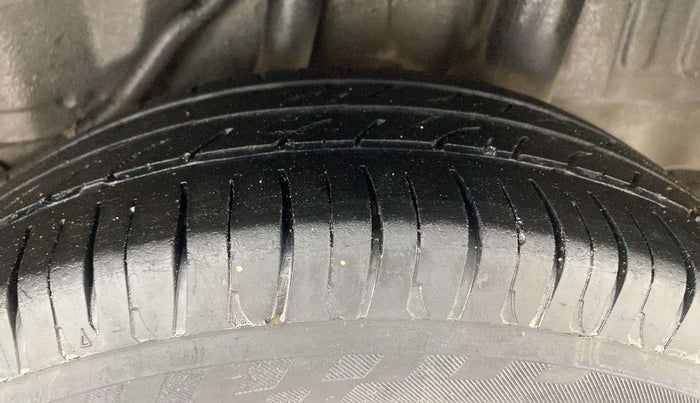 2015 Honda Brio VX AT, Petrol, Automatic, 42,184 km, Left Rear Tyre Tread
