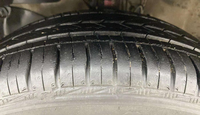2015 Honda Brio VX AT, Petrol, Automatic, 42,184 km, Left Front Tyre Tread