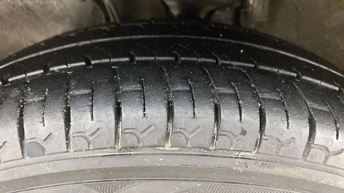 2021 Maruti Alto LXI, Petrol, Manual, 73,903 km, Left Front Tyre Tread