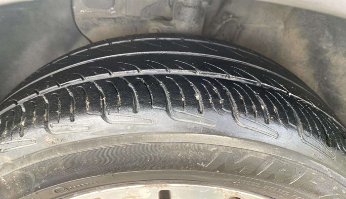 2017 Hyundai i20 Active 1.2 SX, Petrol, Manual, 1,06,044 km, Left Front Tyre Tread