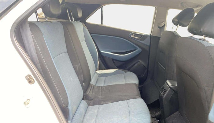 2017 Hyundai i20 Active 1.2 SX, Petrol, Manual, 1,06,044 km, Right Side Rear Door Cabin