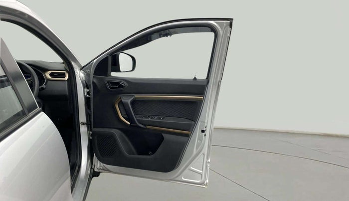 2022 Renault Kiger RXT AMT, Petrol, Automatic, 16,264 km, RHS Front Door
