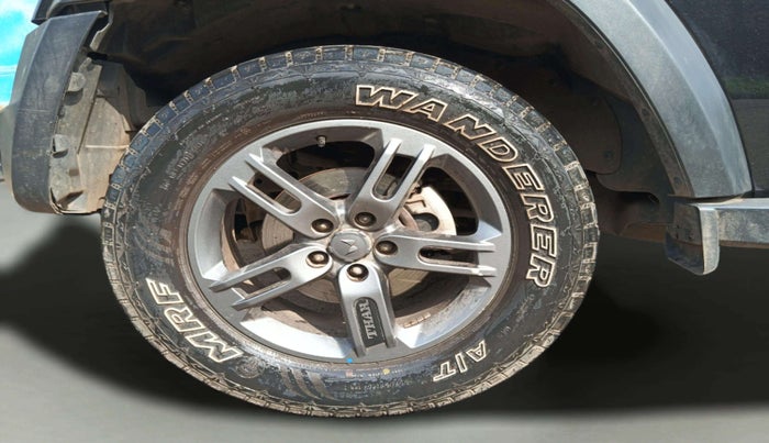 2023 Mahindra Thar LX HARD TOP 4WD MT, Diesel, Manual, 31,665 km, Left Front Wheel