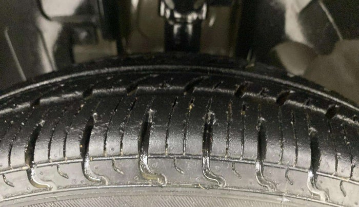 2018 Renault Kwid CLIMBER 1.0, Petrol, Manual, 18,079 km, Left Front Tyre Tread