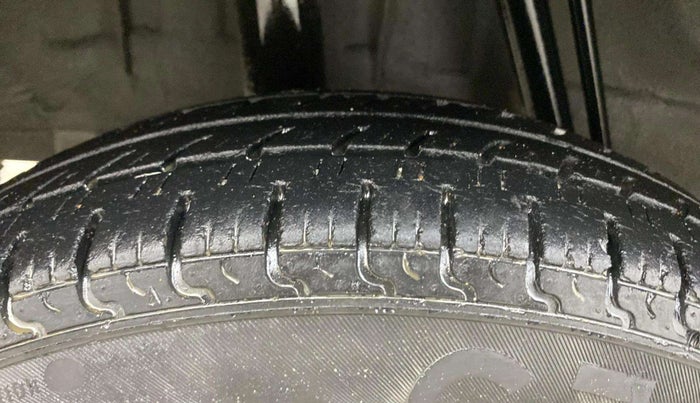 2018 Renault Kwid CLIMBER 1.0, Petrol, Manual, 18,079 km, Right Rear Tyre Tread