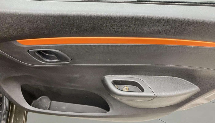 2018 Renault Kwid CLIMBER 1.0, Petrol, Manual, 18,079 km, Driver Side Door Panels Control