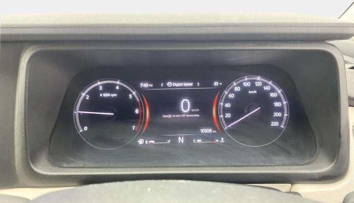 2022 Mahindra XUV700 MX P MT 5 STR, Petrol, Manual, 10,908 km, Odometer Image