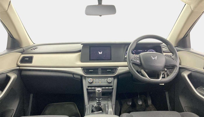 2022 Mahindra XUV700 MX P MT 5 STR, Petrol, Manual, 10,908 km, Dashboard