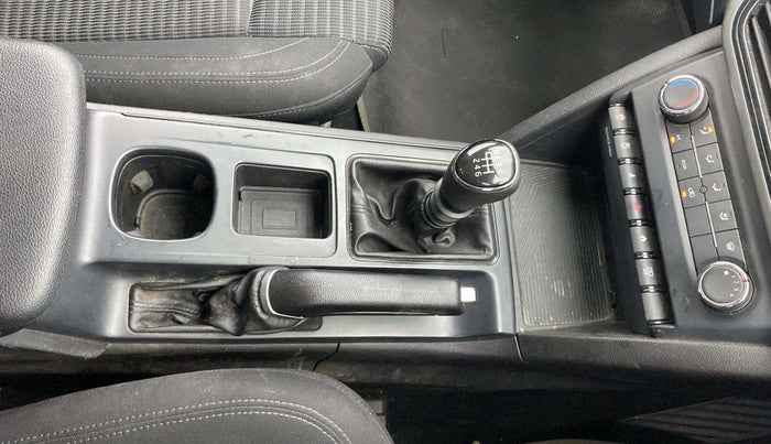2022 Mahindra XUV700 MX P MT 5 STR, Petrol, Manual, 10,908 km, Gear Lever