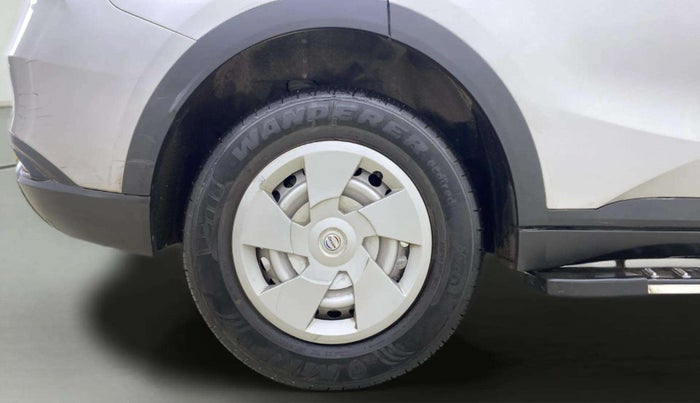 2022 Mahindra XUV700 MX P MT 5 STR, Petrol, Manual, 10,908 km, Right Rear Wheel