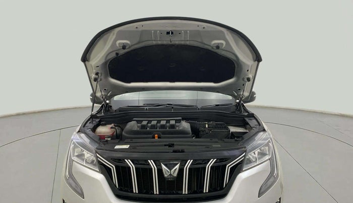 2022 Mahindra XUV700 MX P MT 5 STR, Petrol, Manual, 10,908 km, Open Bonet
