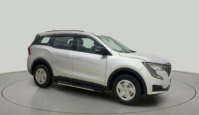 2022 Mahindra XUV700 MX P MT 5 STR, Petrol, Manual, 10,908 km, Right Front Diagonal