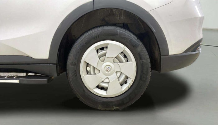 2022 Mahindra XUV700 MX P MT 5 STR, Petrol, Manual, 10,908 km, Left Rear Wheel