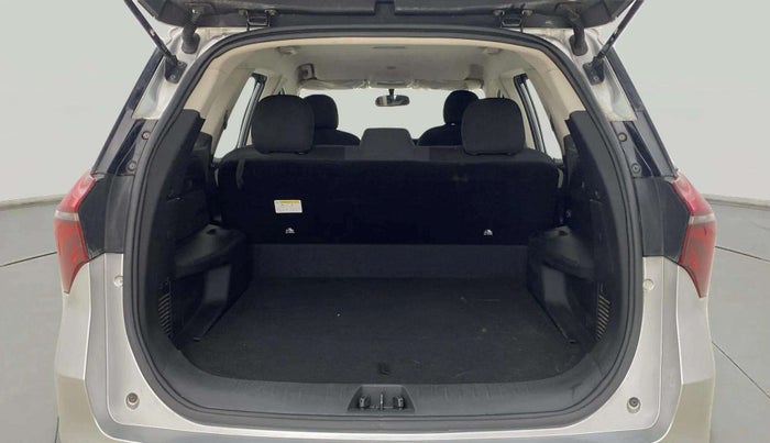 2022 Mahindra XUV700 MX P MT 5 STR, Petrol, Manual, 10,908 km, Boot Inside